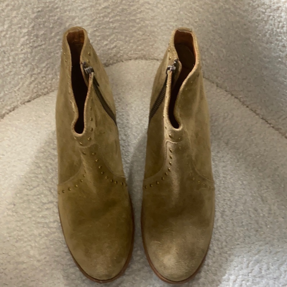 FRYE Sand Nora Studded Suede Women’s Booties size 10